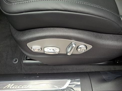 Certified 2026 Porsche Macan AWD/4WD image 22