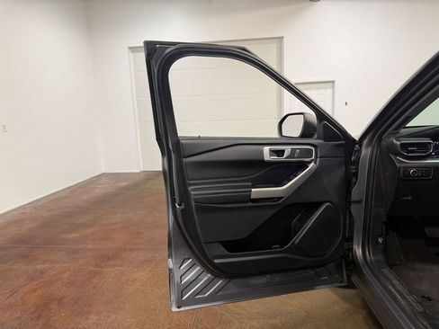 Used 2023 Ford Explorer XLT AWD/4WD image 57