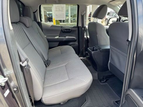 Used 2022 Toyota Tacoma SR5 AWD/4WD image 28