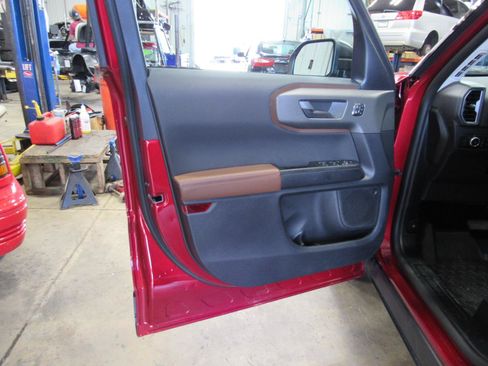 Used 2025 Ford Bronco Sport Outer Banks AWD/4WD image 16