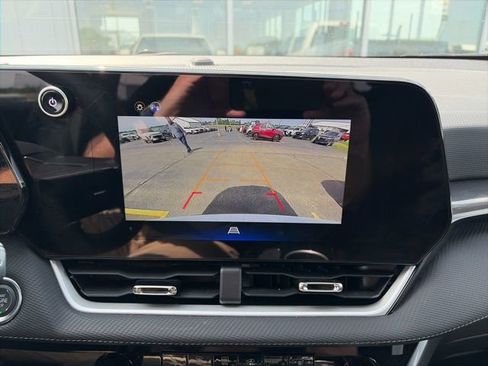 Used 2026 Chevrolet Equinox LT FWD image 10