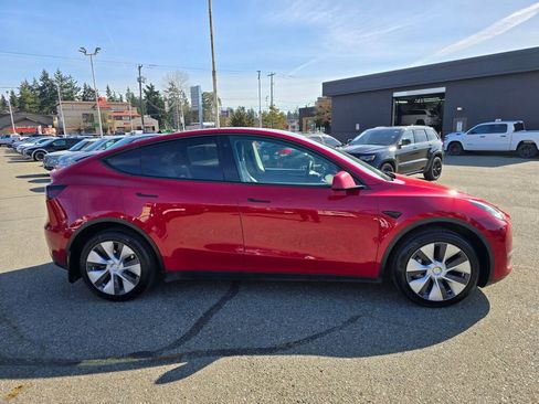 Used 2022 Tesla Model Y Long Range image 9