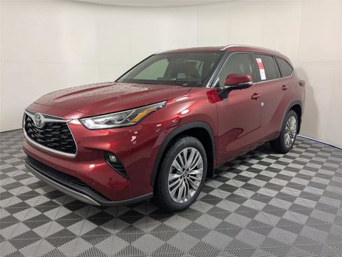 New 2026 Toyota Highlander Platinum image 2