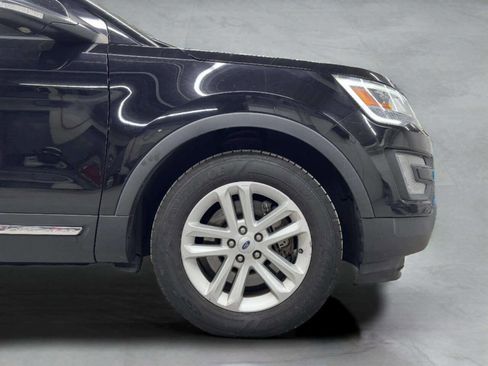 Used 2017 Ford Explorer XLT image 7