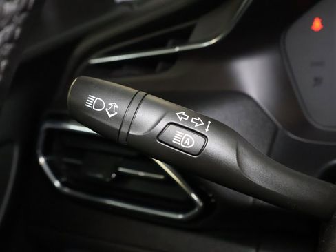 Used 2022 Chevrolet Bolt EUV LT w/ Comfort Package FWD image 23