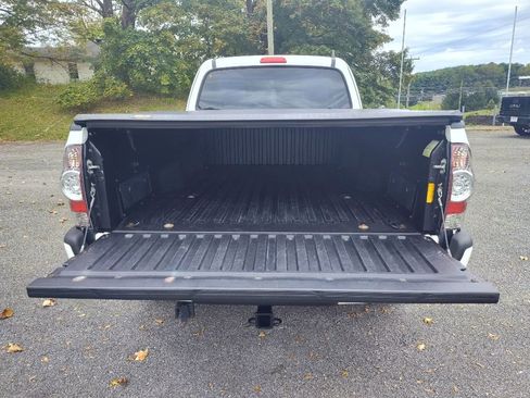 Used 2015 Toyota Tacoma 4x4 Access Cab V6 w/ SR Package image 14