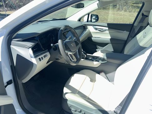 Used 2021 Cadillac XT5 Premium Luxury image 3