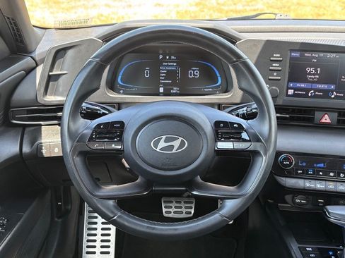 Used 2025 Hyundai Elantra Sport FWD image 14