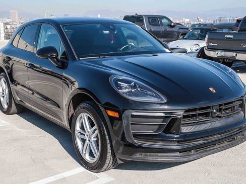 Used 2023 Porsche Macan image 3