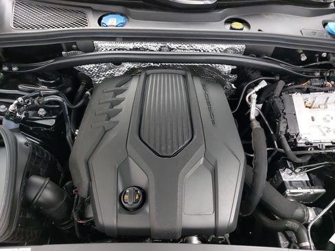 Used 2024 Porsche Macan Turbo w/ Premium Plus Package image 33