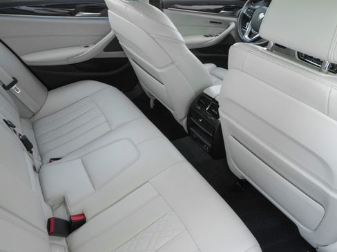 Used 2023 BMW 530i xDrive w/ Executive Package AWD/4WD image 30