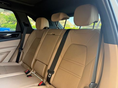 Certified 2023 Porsche Cayenne AWD/4WD image 29