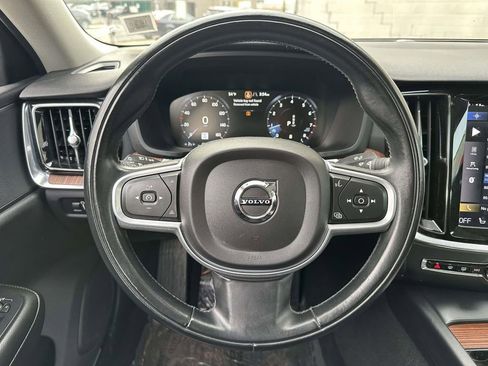 Used 2022 Volvo S60 B5 Inscription image 16