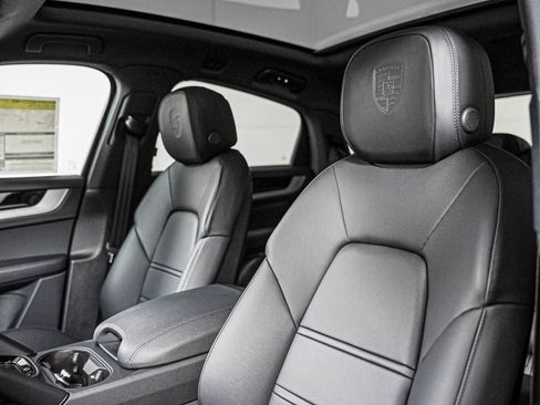 New 2026 Porsche Cayenne E-Hybrid Coupe AWD/4WD image 5