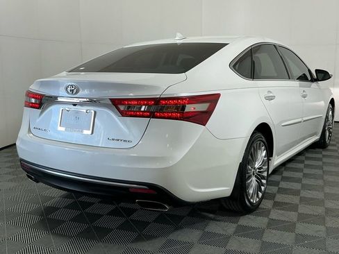 Used 2016 Toyota Avalon Limited w/ Toyota Safety Sense Package image 5