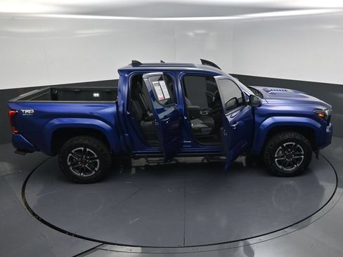 Used 2025 Toyota Tacoma TRD Sport AWD/4WD image 23