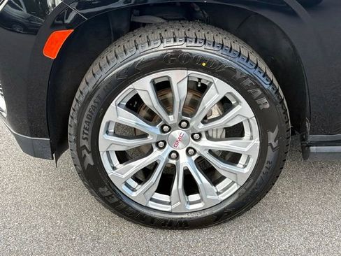 Used 2021 GMC Yukon XL Denali w/ Denali Premium Package AWD/4WD image 27