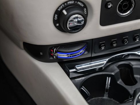 Used 2017 Rolls-Royce Dawn RWD image 78