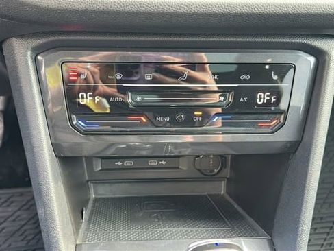Used 2022 Volkswagen Tiguan SE w/ Panoramic Sunroof Package AWD/4WD image 12