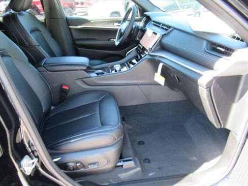 New 2026 Jeep Grand Cherokee Limited w/ Luxury Tech Group II RWD image 10