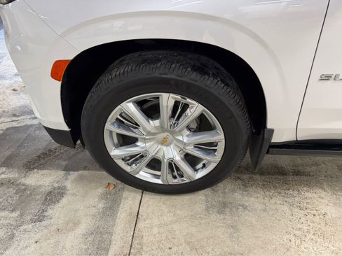 Certified 2023 Chevrolet Suburban High Country image 10