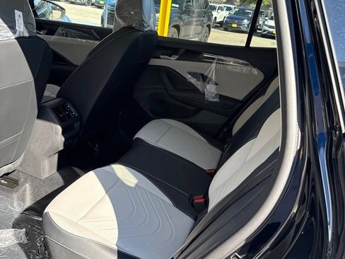 New 2026 Volkswagen Tiguan SE AWD/4WD image 19