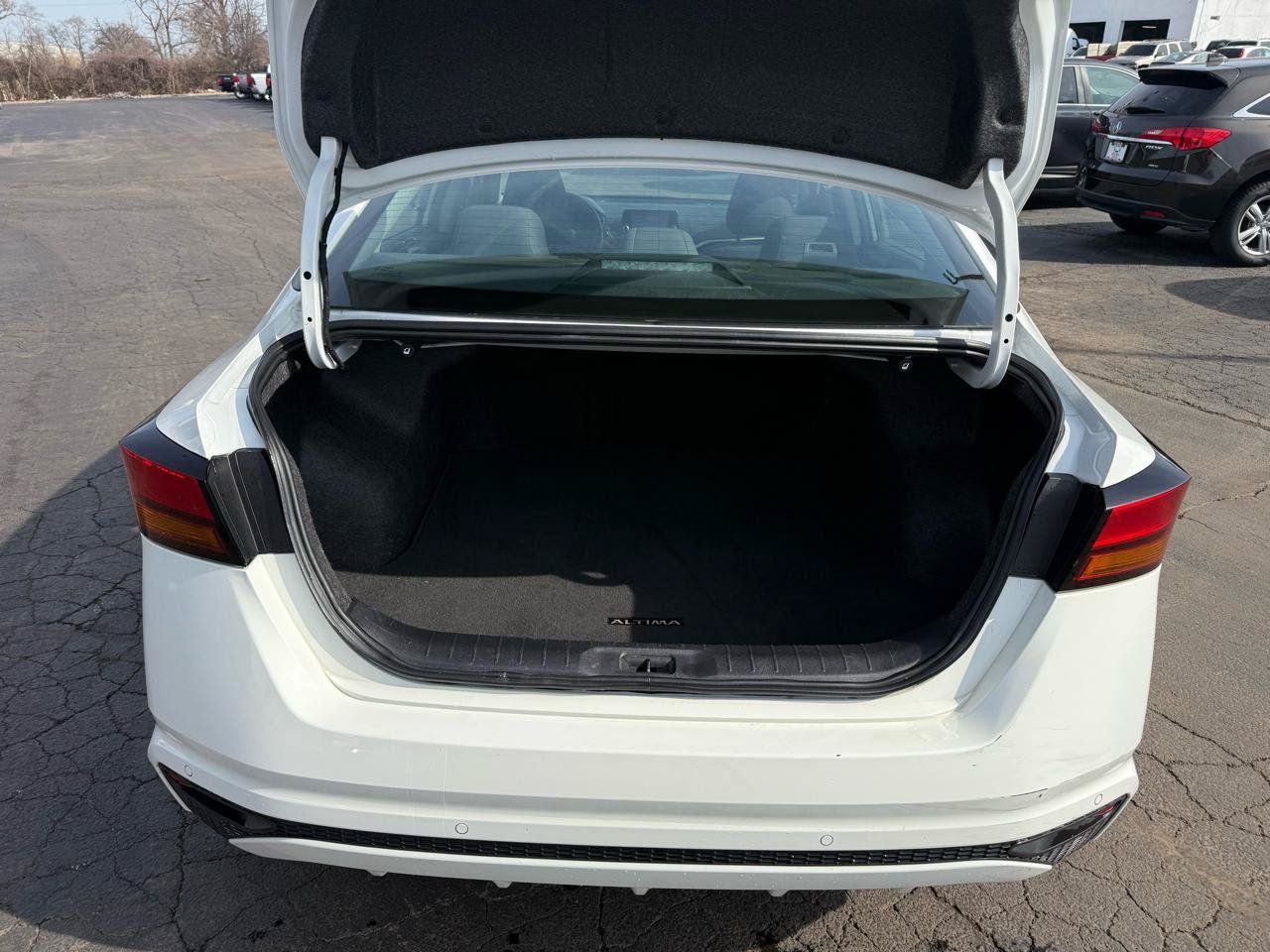 Used 2024 Nissan Altima 2.5 S FWD image 9