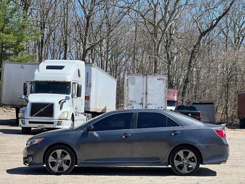 Used 2013 Toyota Camry SE w/ Convenience Pkg image 3