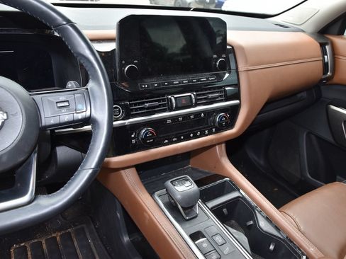 Used 2023 Nissan Pathfinder Platinum AWD/4WD image 9