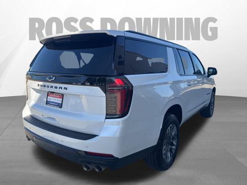 Used 2025 Chevrolet Suburban Z71 image 7