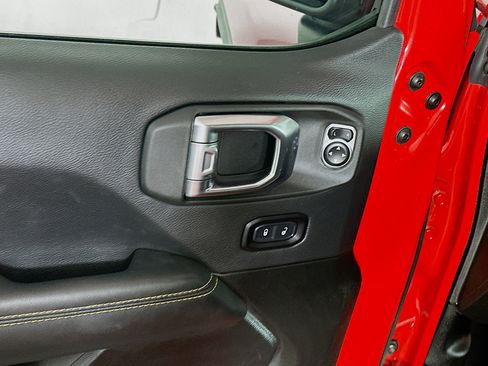 Used 2025 Jeep Wrangler Unlimited Sahara w/ Safety Group AWD/4WD image 15