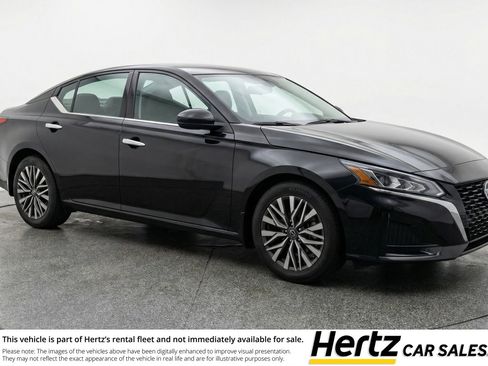 Used 2025 Nissan Altima 2.5 SV image 1