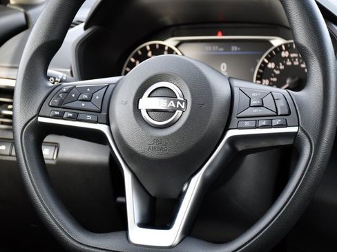 Used 2024 Nissan Altima 2.5 SV image 25