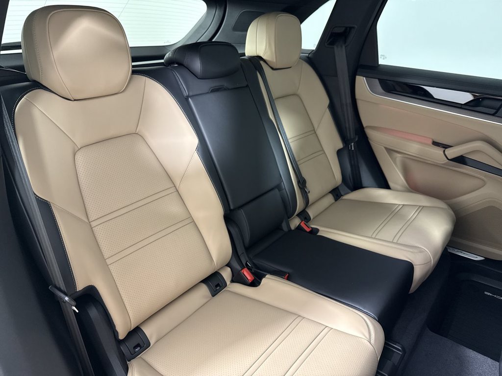 Certified 2026 Porsche Cayenne AWD/4WD image 22