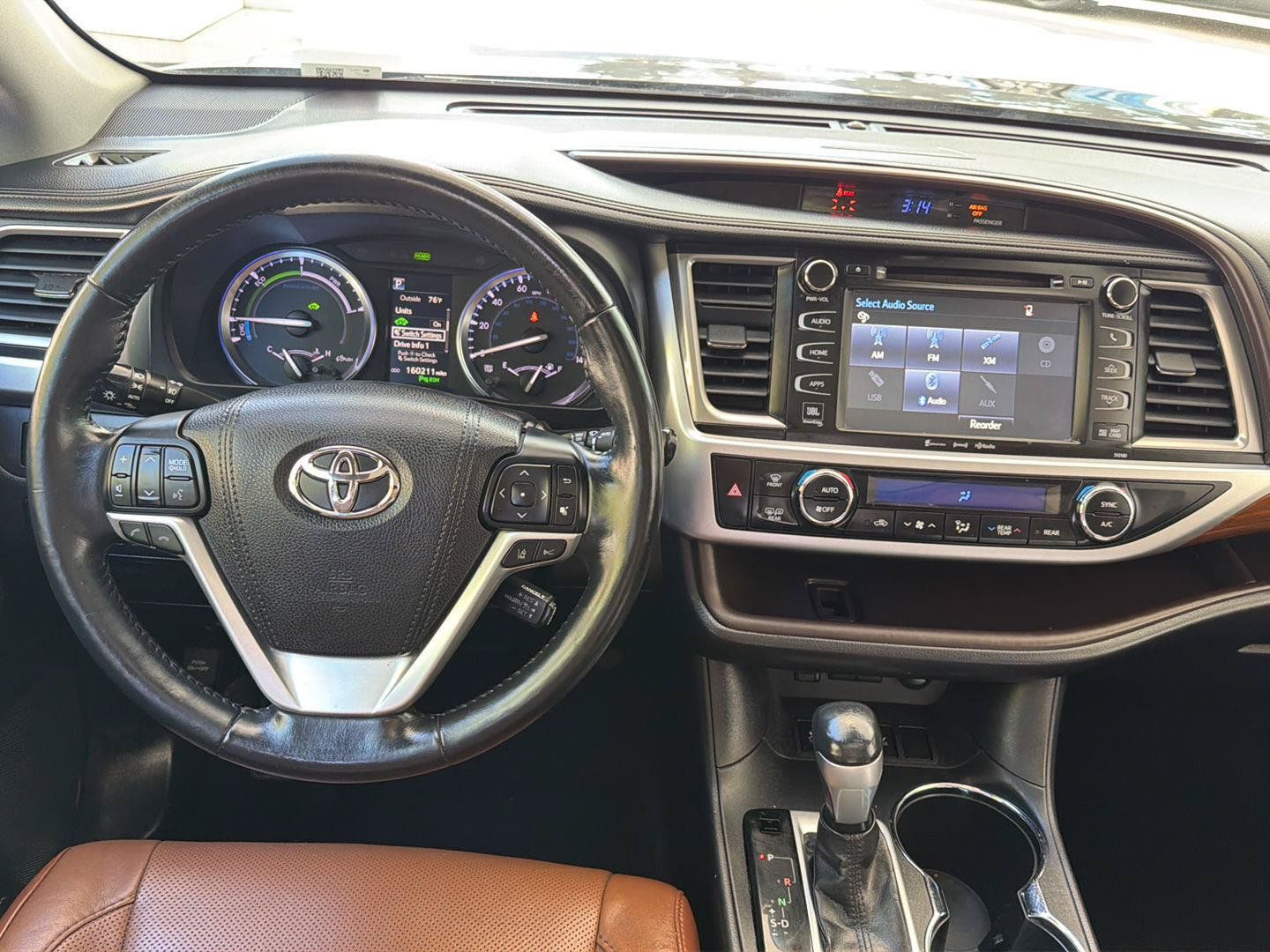 Used 2017 Toyota Highlander Limited Platinum AWD/4WD image 18