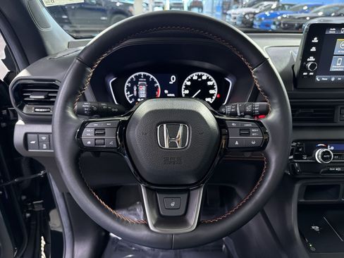 Used 2025 Honda Pilot TrailSport image 26