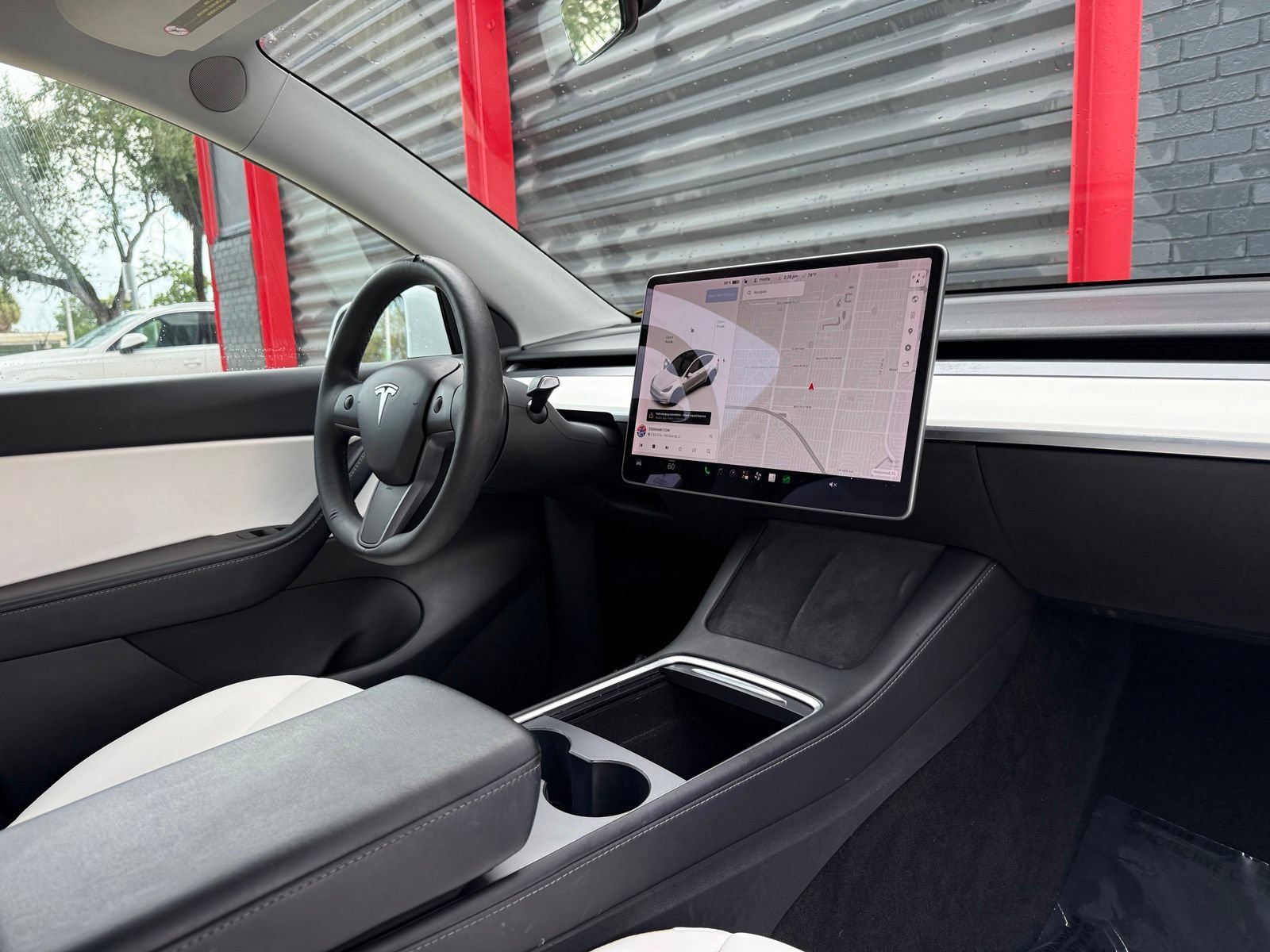 Used 2022 Tesla Model Y Long Range AWD/4WD image 23