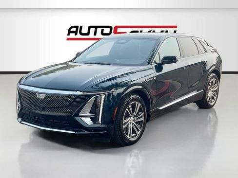Used 2025 Cadillac Lyriq Luxury w/ LPO, Floor Liner Package AWD/4WD image 3