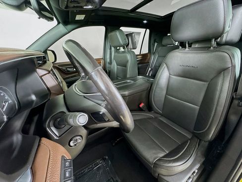 Used 2021 GMC Yukon Denali w/ Denali Premium Package AWD/4WD image 2