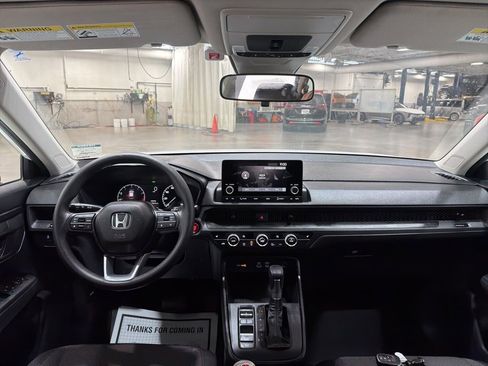 Used 2025 Honda CR-V EX image 12
