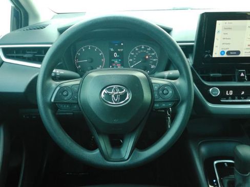 Used 2025 Toyota Corolla LE FWD image 31