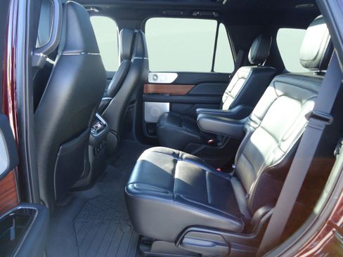 Used 2019 Lincoln Navigator Reserve image 35