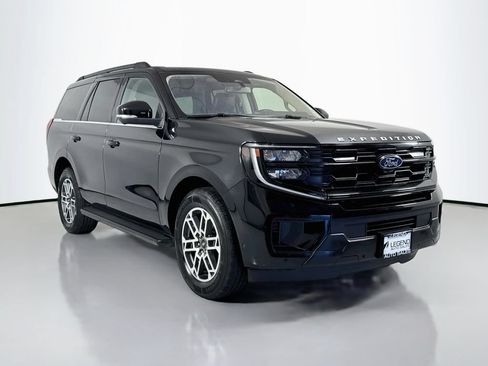 Used 2025 Ford Expedition Active AWD/4WD image 4