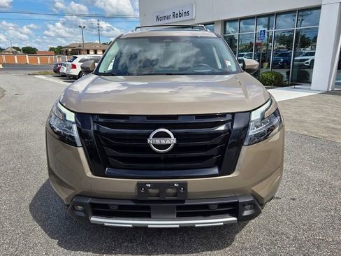 Used 2024 Nissan Pathfinder Platinum w/ Black Appearance Package AWD/4WD image 2