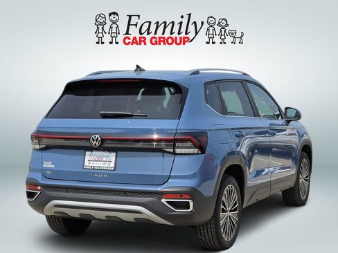 New 2026 Volkswagen Taos SE FWD image 4