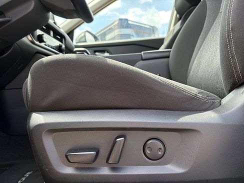Used 2025 Nissan Rogue SV AWD/4WD image 12