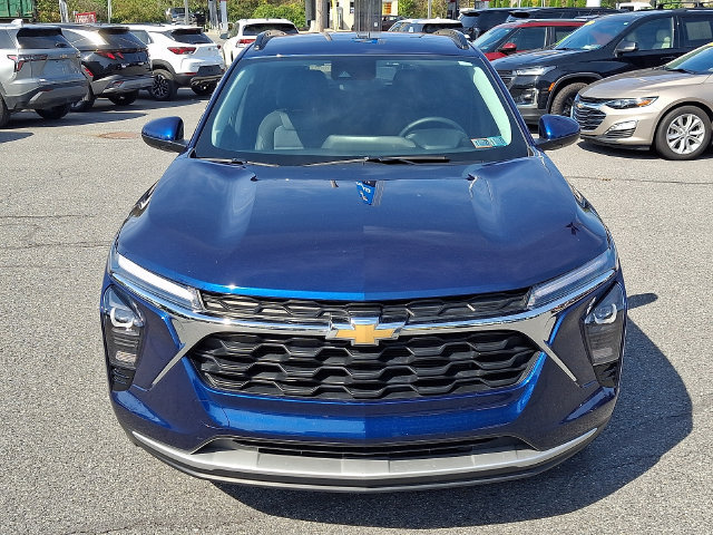 Used 2024 Chevrolet Trax LT w/ Driver Confidence Package FWD image 2