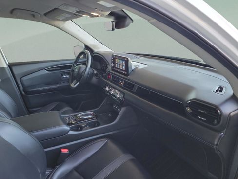 Used 2025 Honda Pilot EX-L image 8