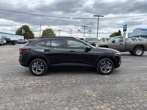 New 2026 Chevrolet Trax LT w/ LT Convenience Package FWD image 3