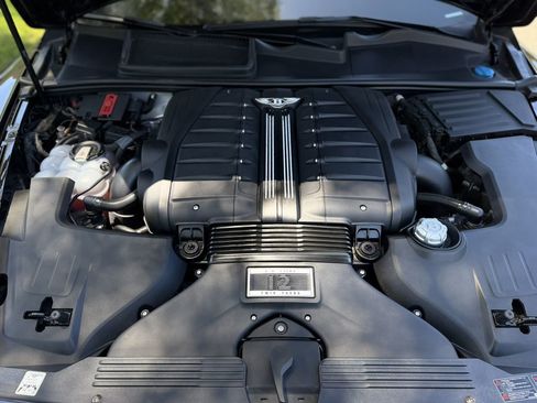 Used 2017 Bentley Bentayga AWD/4WD image 34